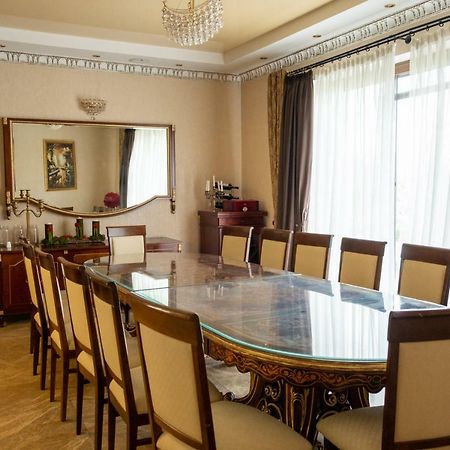 Diplomat Club Hotel Chişinau Exteriör bild