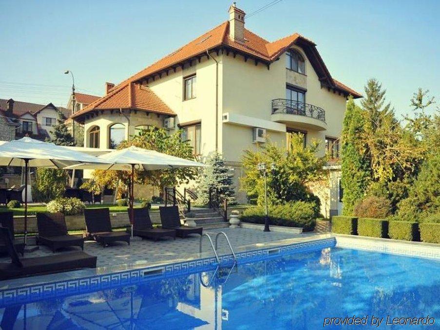 Diplomat Club Hotel Chişinau Exteriör bild