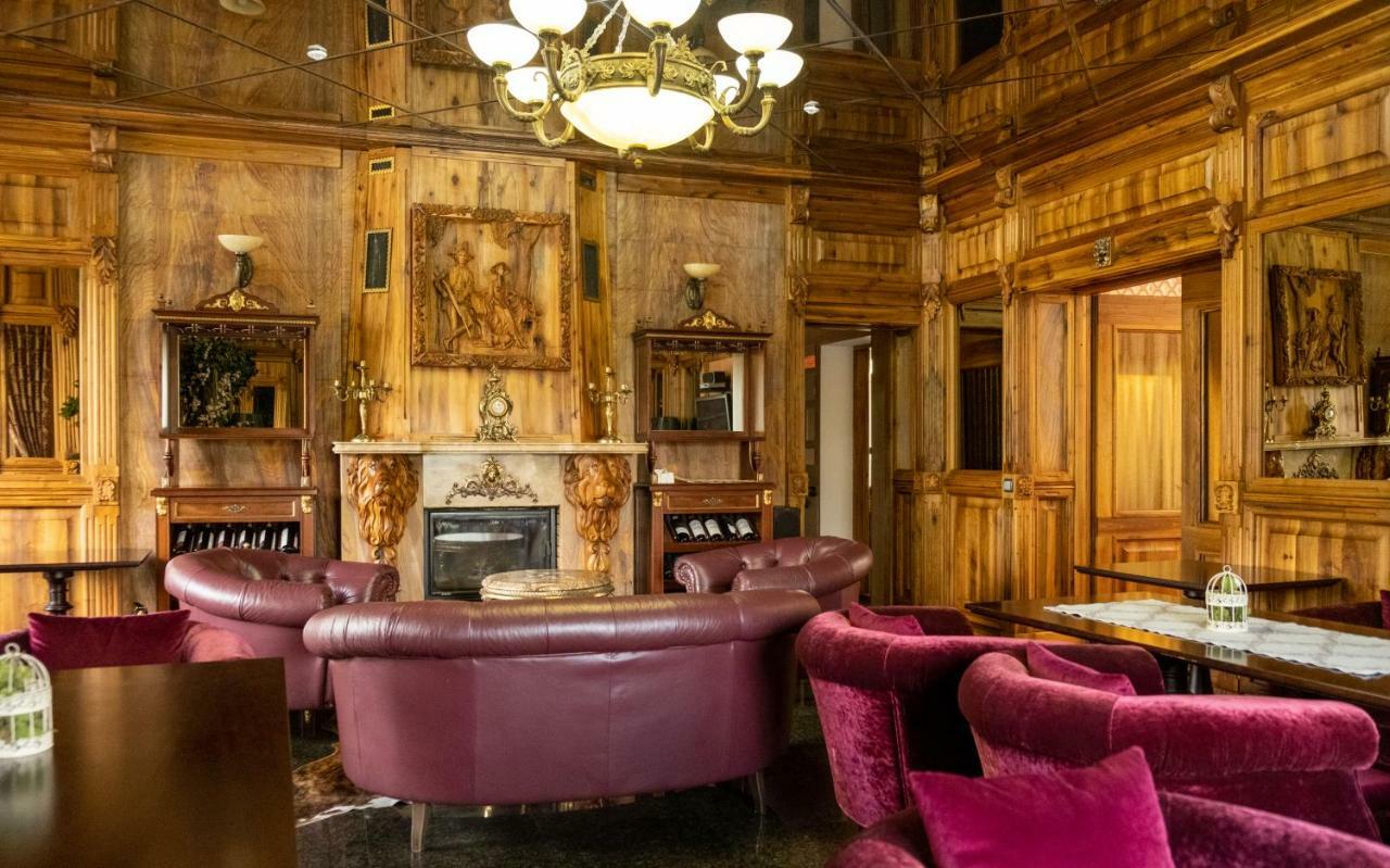 Diplomat Club Hotel Chişinau Exteriör bild