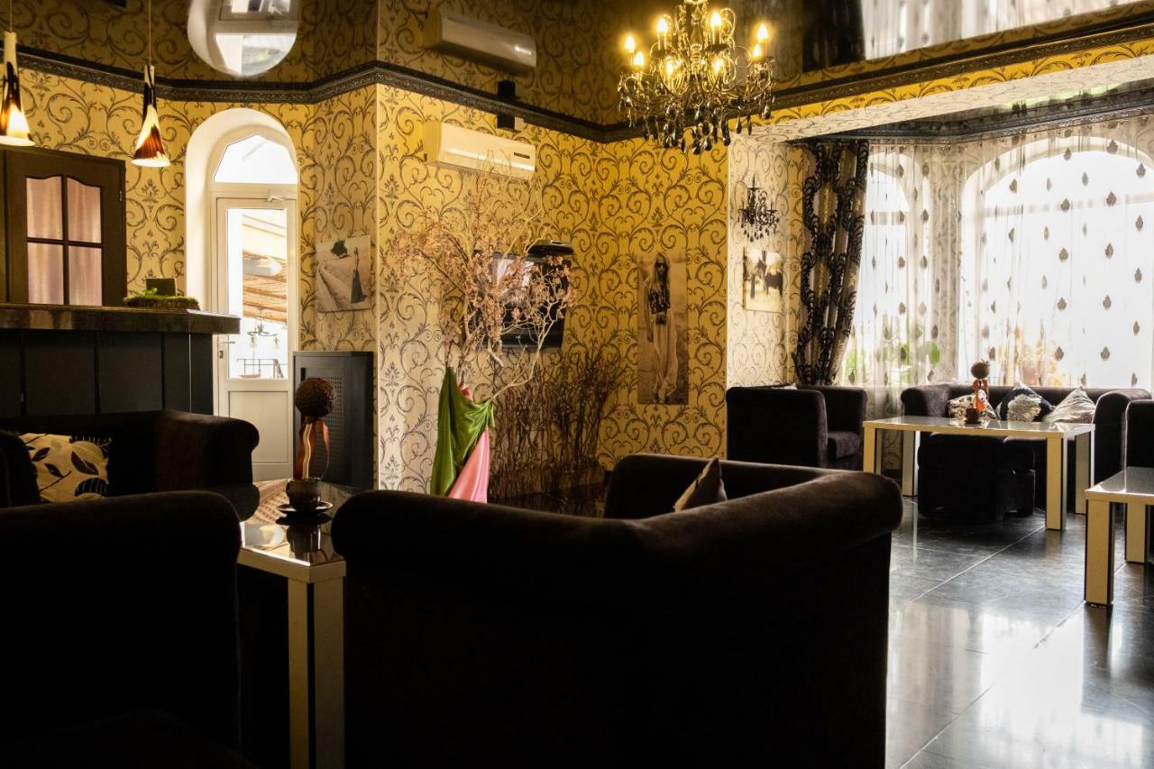 Diplomat Club Hotel Chişinau Exteriör bild