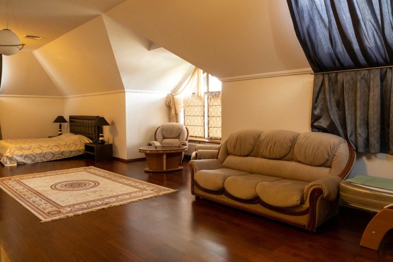 Diplomat Club Hotel Chişinau Exteriör bild