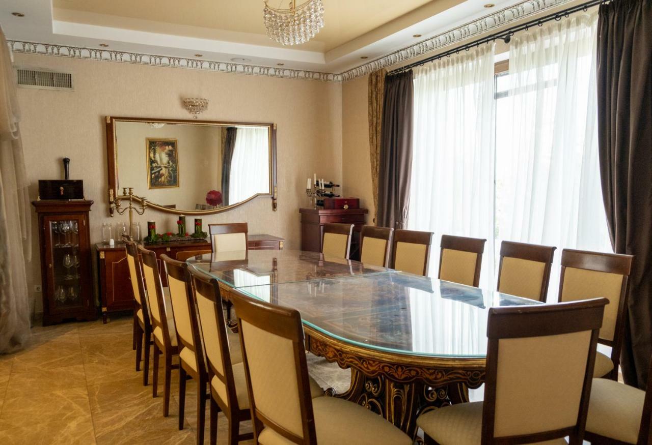 Diplomat Club Hotel Chişinau Exteriör bild