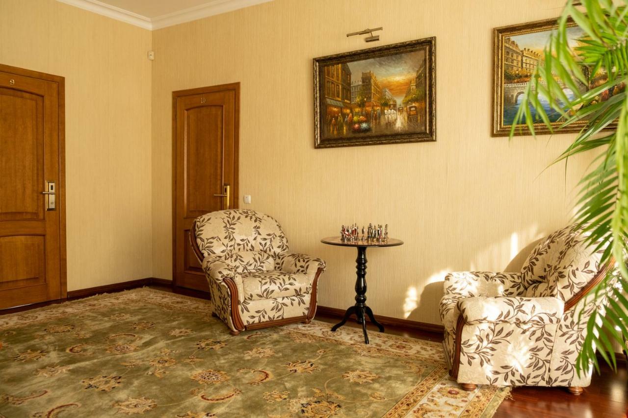Diplomat Club Hotel Chişinau Exteriör bild