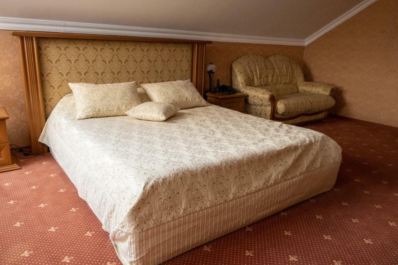 Diplomat Club Hotel Chişinau Exteriör bild
