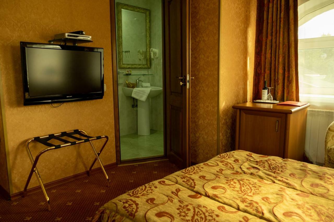 Diplomat Club Hotel Chişinau Exteriör bild