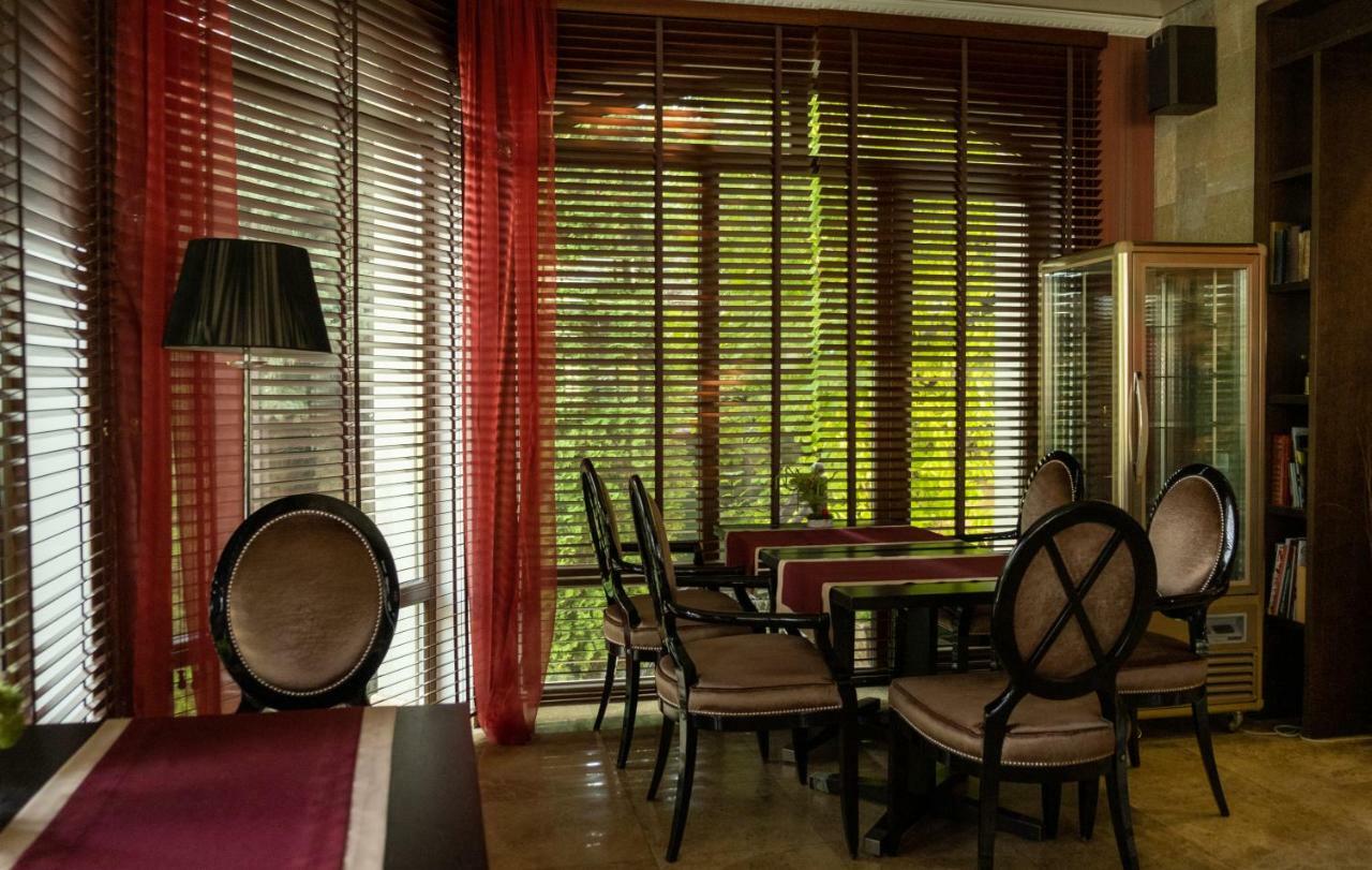 Diplomat Club Hotel Chişinau Exteriör bild