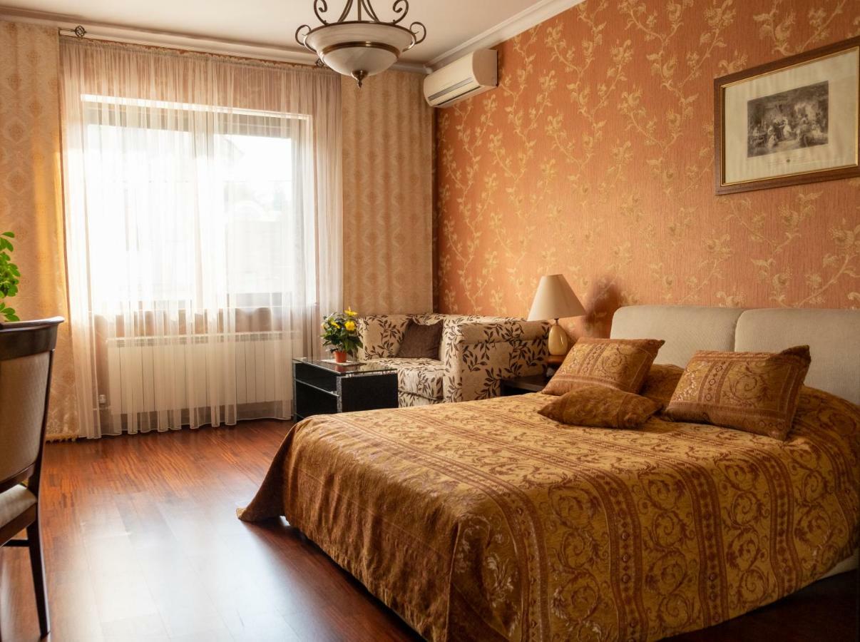Diplomat Club Hotel Chişinau Exteriör bild
