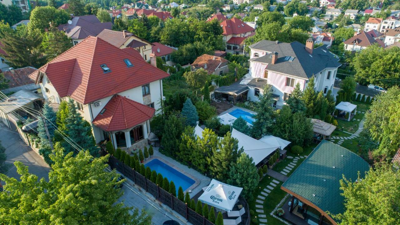 Diplomat Club Hotel Chişinau Exteriör bild