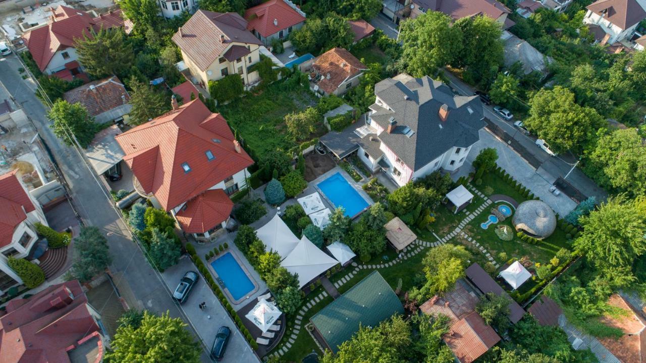 Diplomat Club Hotel Chişinau Exteriör bild