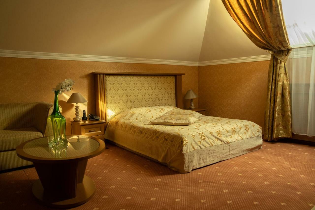 Diplomat Club Hotel Chişinau Exteriör bild
