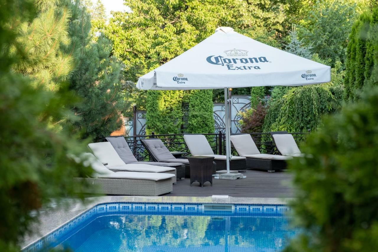 Diplomat Club Hotel Chişinau Exteriör bild