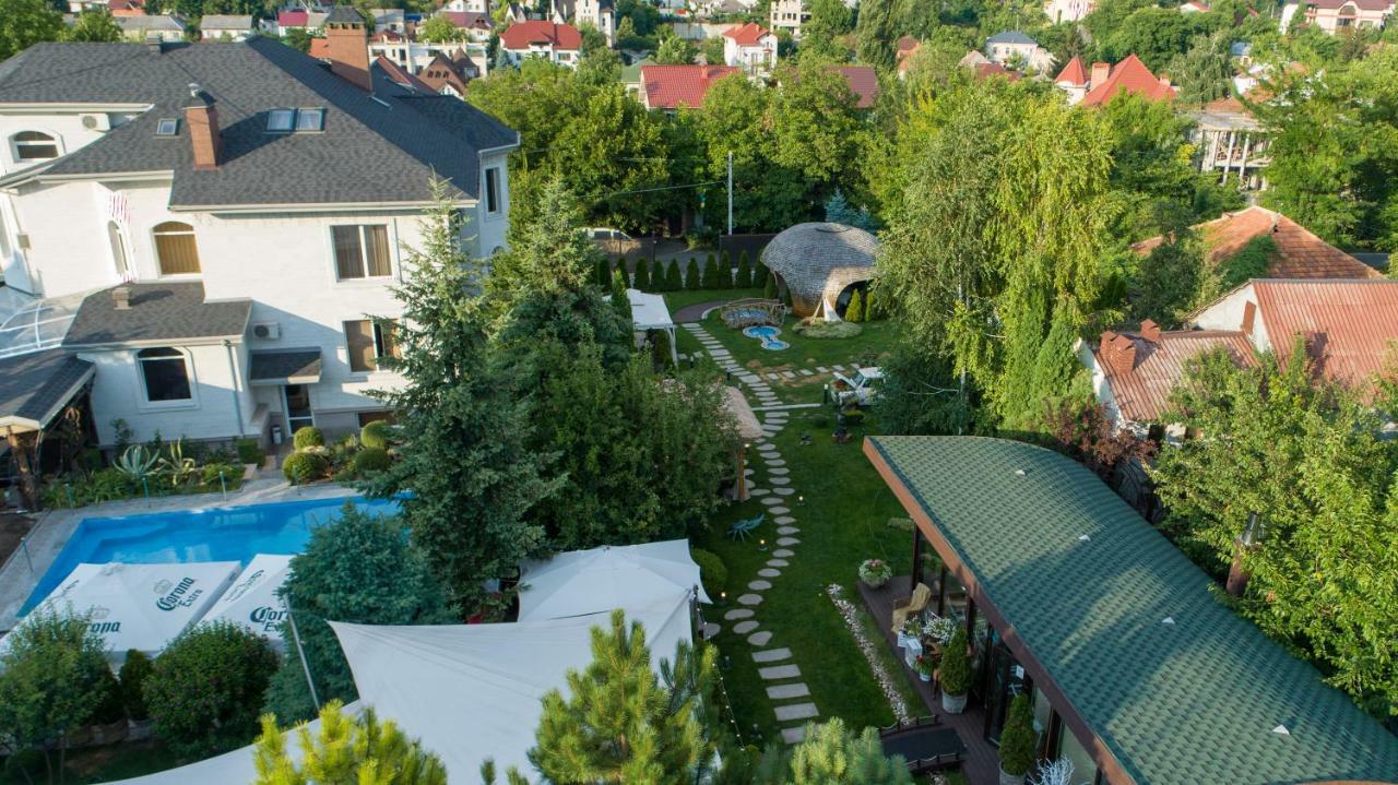 Diplomat Club Hotel Chişinau Exteriör bild