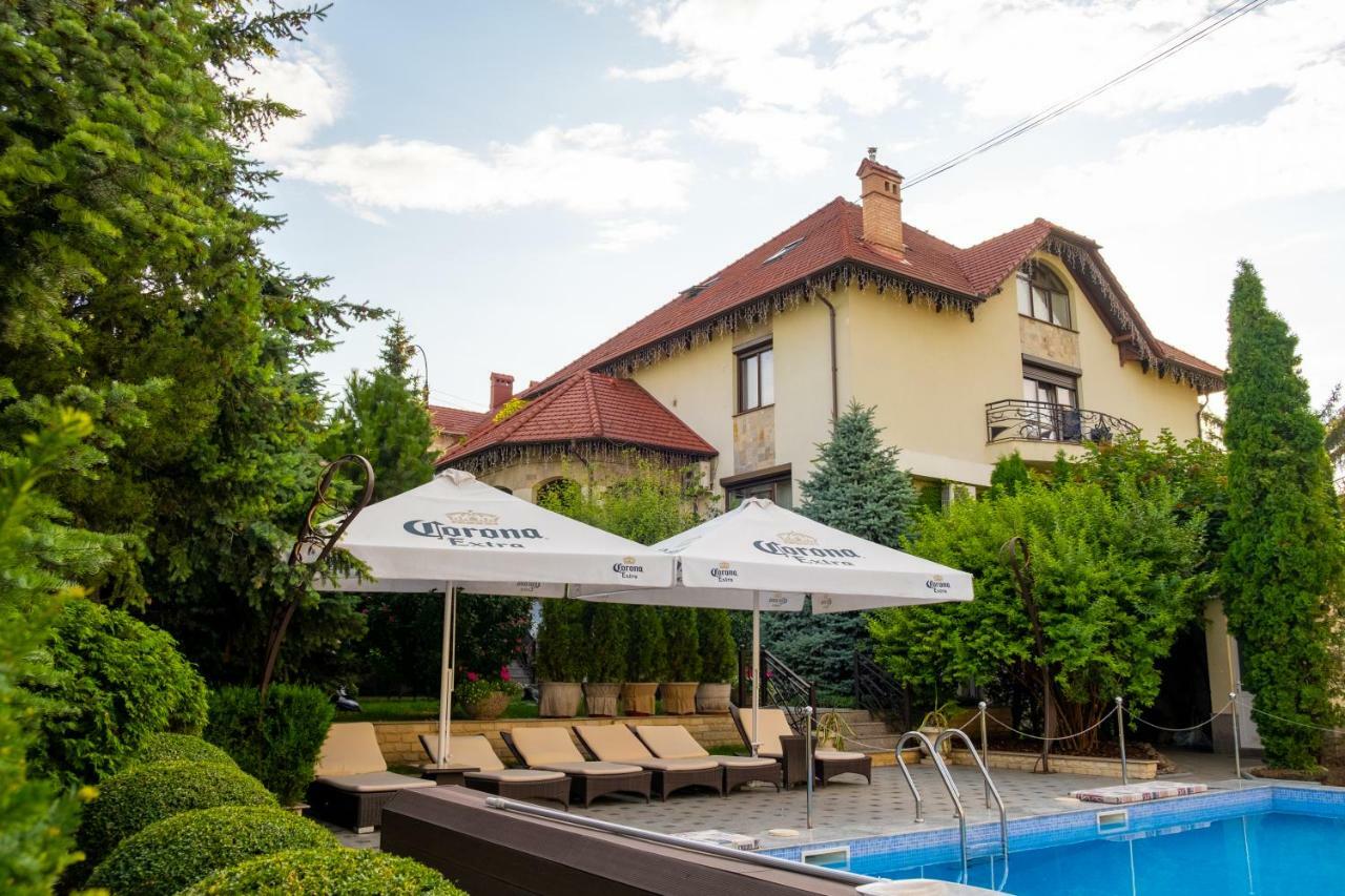 Diplomat Club Hotel Chişinau Exteriör bild